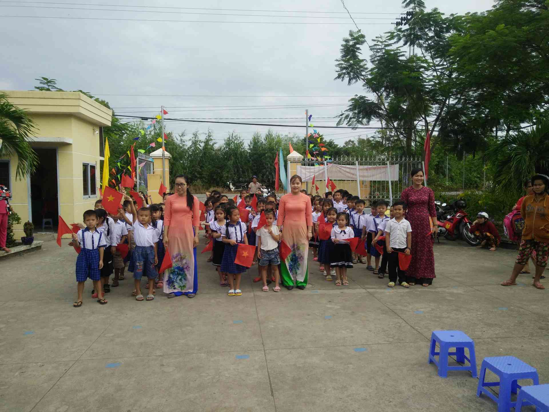 Trường Tiểu học Tân Kiều 1 đón nhận 113 em học sinh Lớp 1 Năm học 2018-2019 
